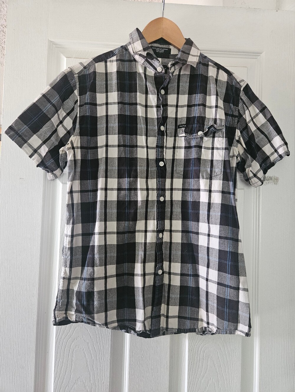 Matix Black, Blue and White Plaid Short-Sleeve Button-Down Shirt Medium